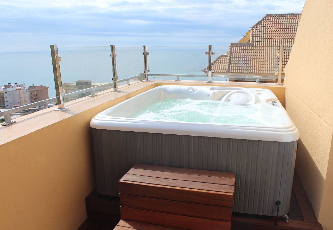 Apartamento en Fuengirola - Penthouse with jacuzzy and amazing view! 
