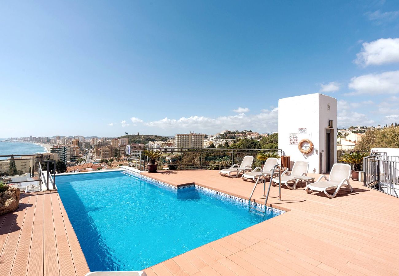 Casa adosada en Fuengirola - Casa adosada, vistas y pequeña piscina privada. 