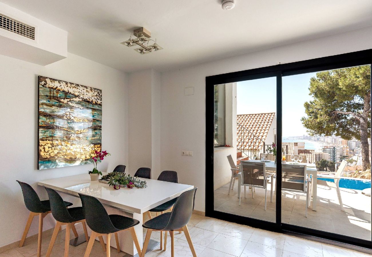 Casa adosada en Fuengirola - Casa adosada, vistas y pequeña piscina privada. 