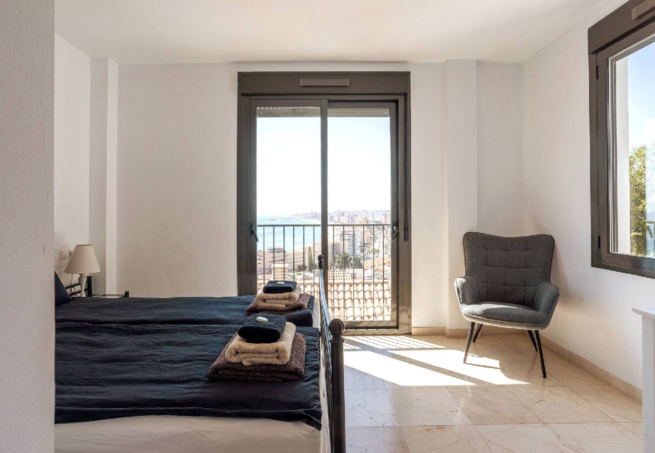 Casa adosada en Fuengirola - Casa adosada, vistas y pequeña piscina privada. 