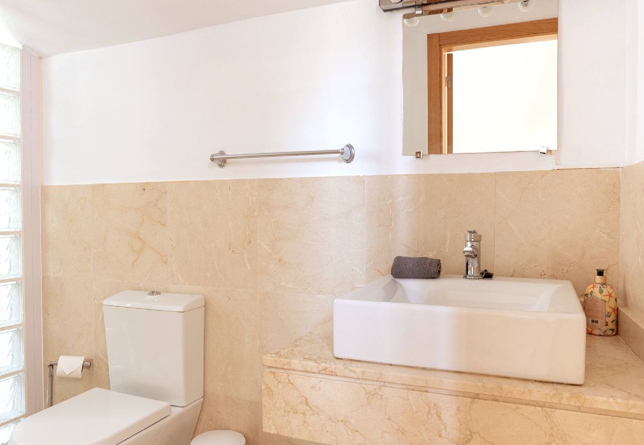 Casa adosada en Fuengirola - Casa adosada, vistas y pequeña piscina privada. 