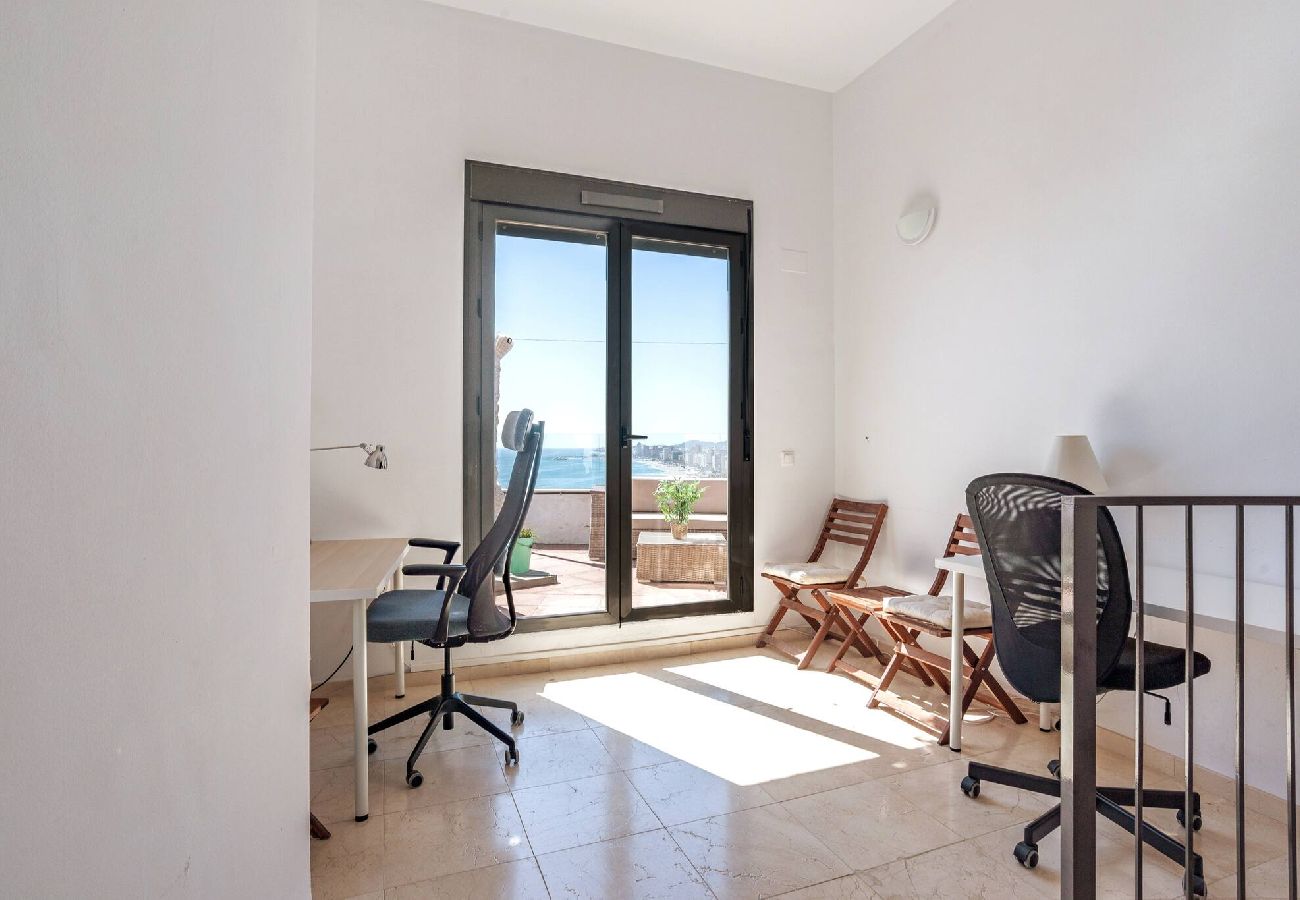 Casa adosada en Fuengirola - Casa adosada, vistas y pequeña piscina privada. 