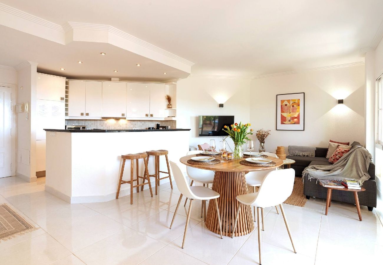 Apartamento en Benalmádena - Bonito apartamento, gran terraza y buena ubicación 