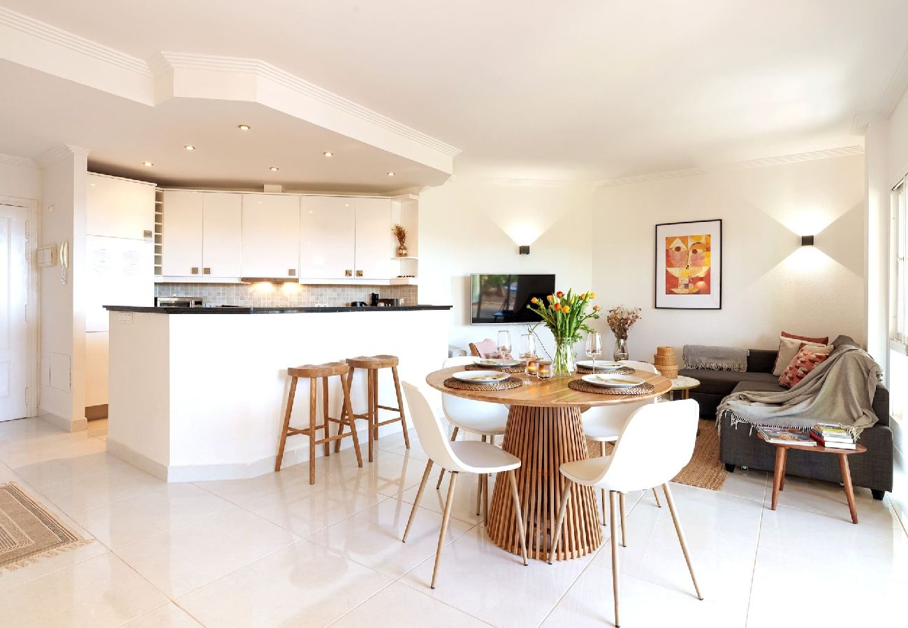 Apartamento en Benalmádena - Bonito apartamento, gran terraza y buena ubicación 