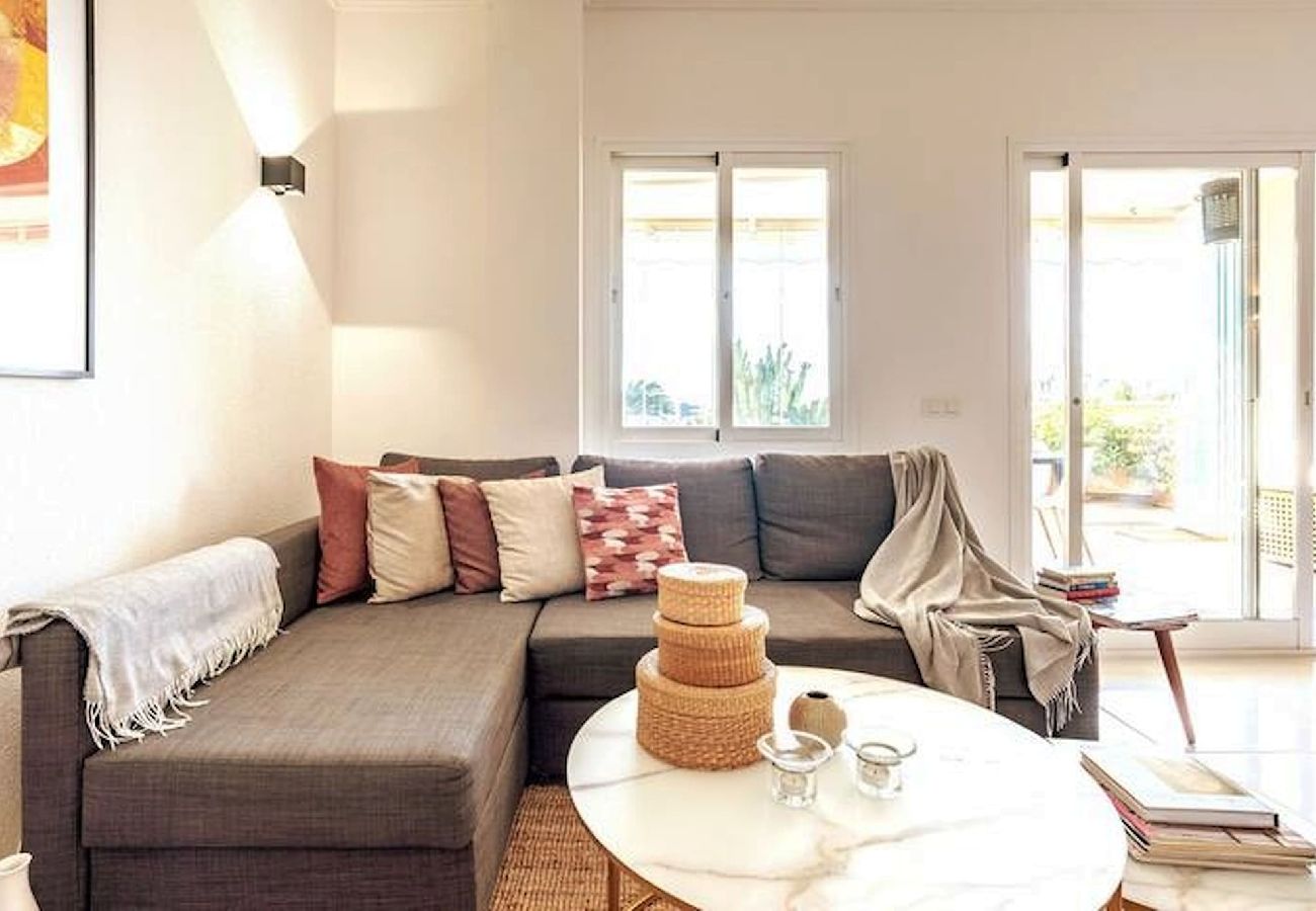 Apartamento en Benalmádena - Bonito apartamento, gran terraza y buena ubicación 