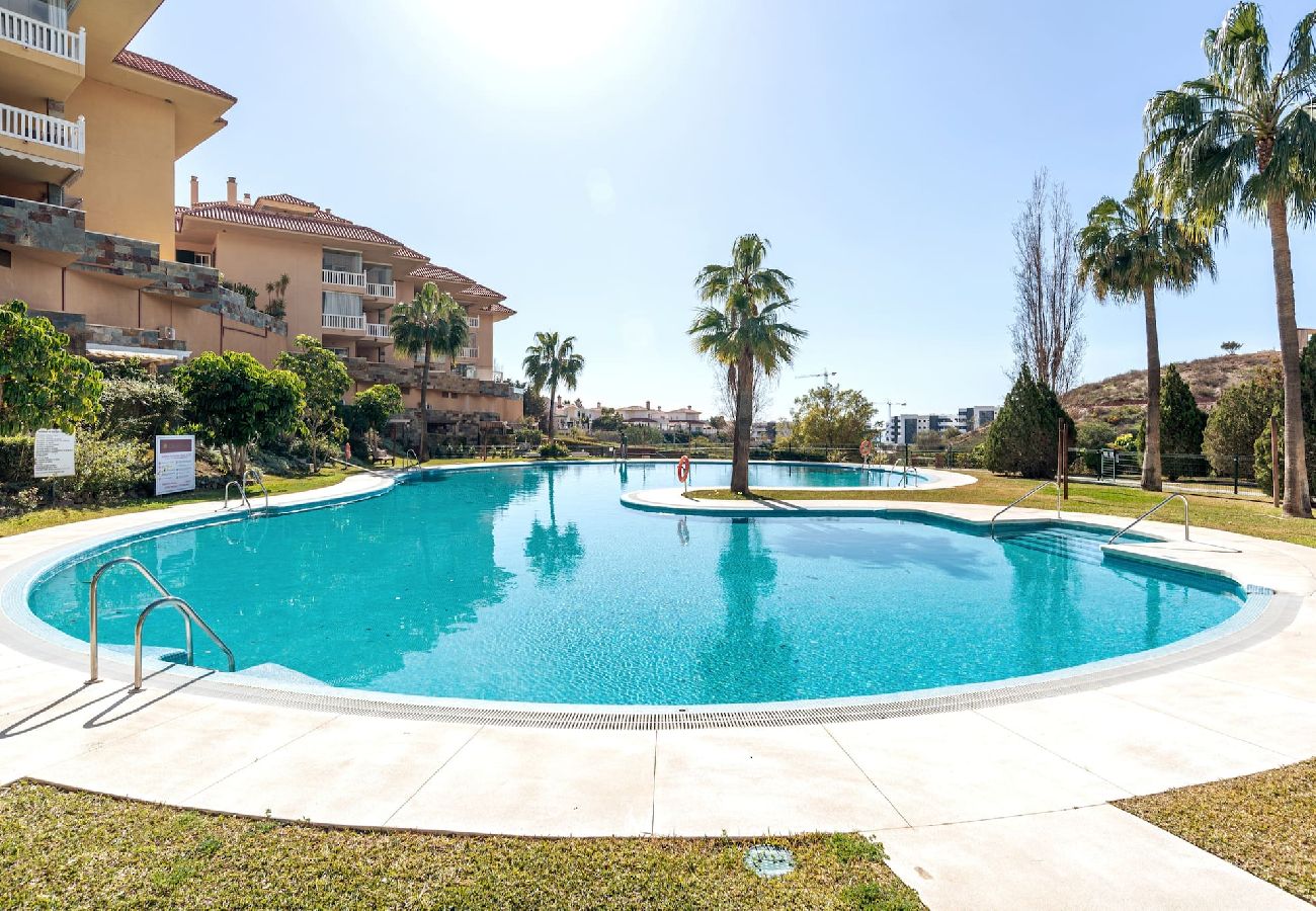 Apartamento en Benalmádena - Bonito apartamento, gran terraza y buena ubicación 