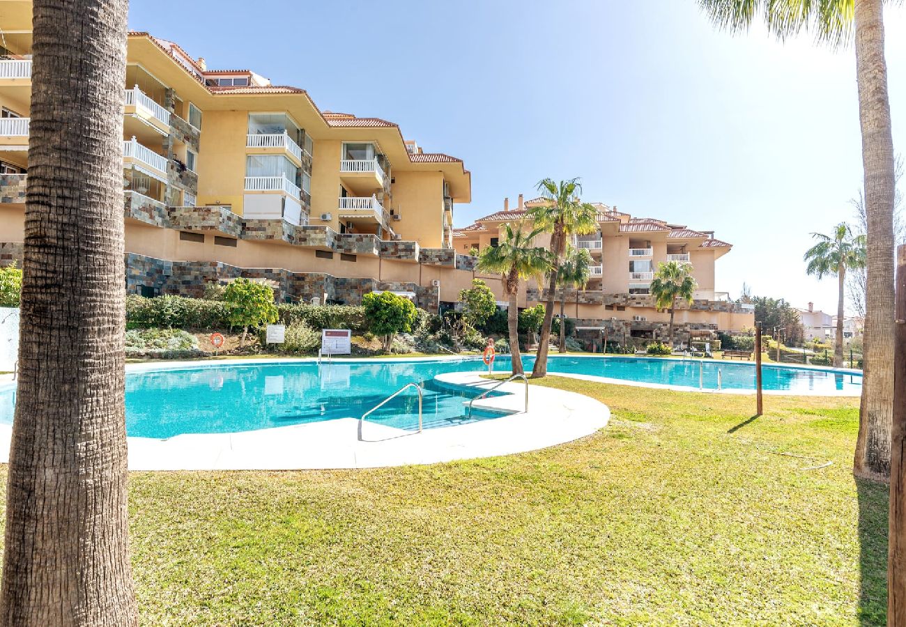 Apartamento en Benalmádena - Bonito apartamento, gran terraza y buena ubicación 