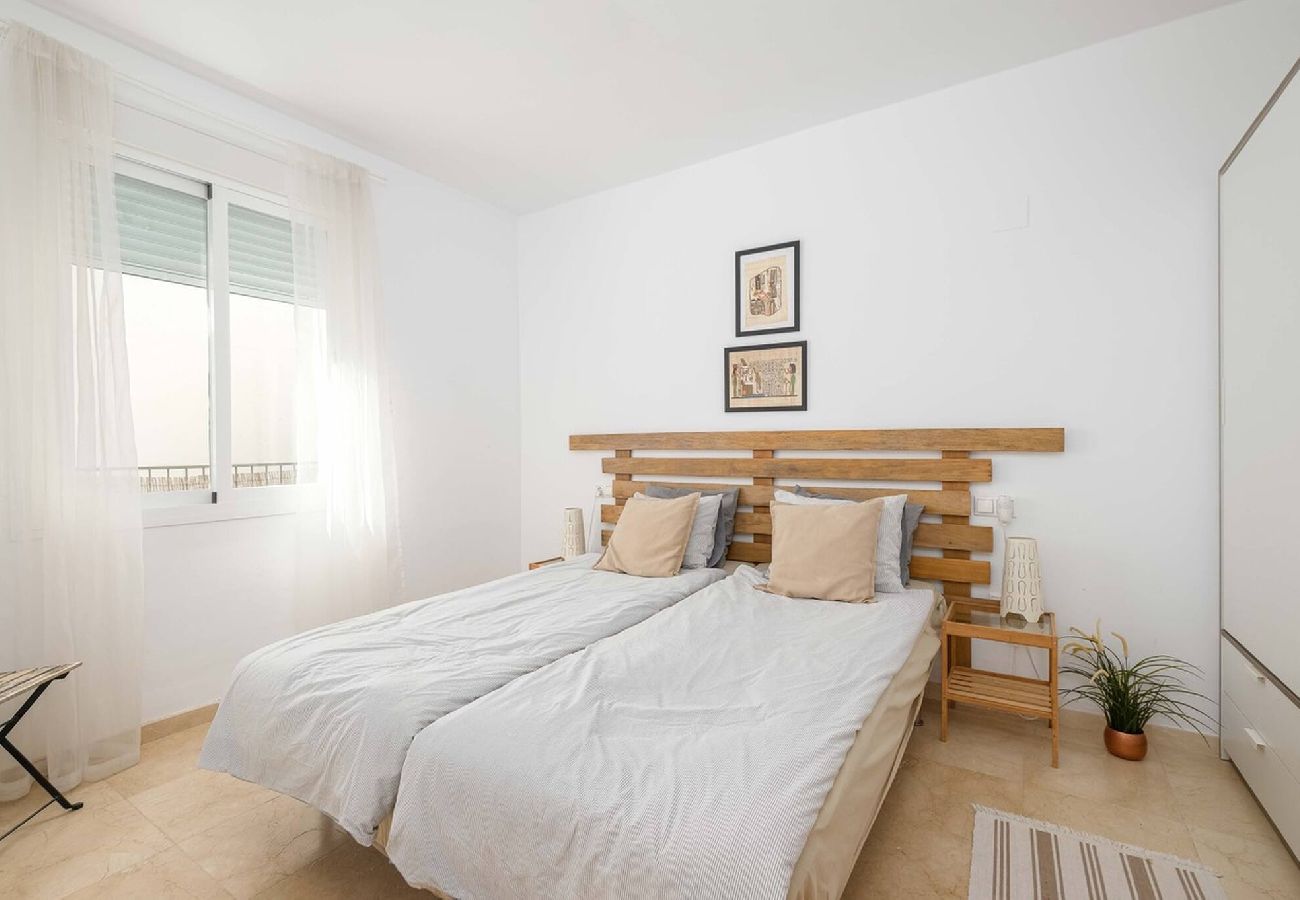 Byhus i Fuengirola - Charming Andalusian townhouse w/splash pool 