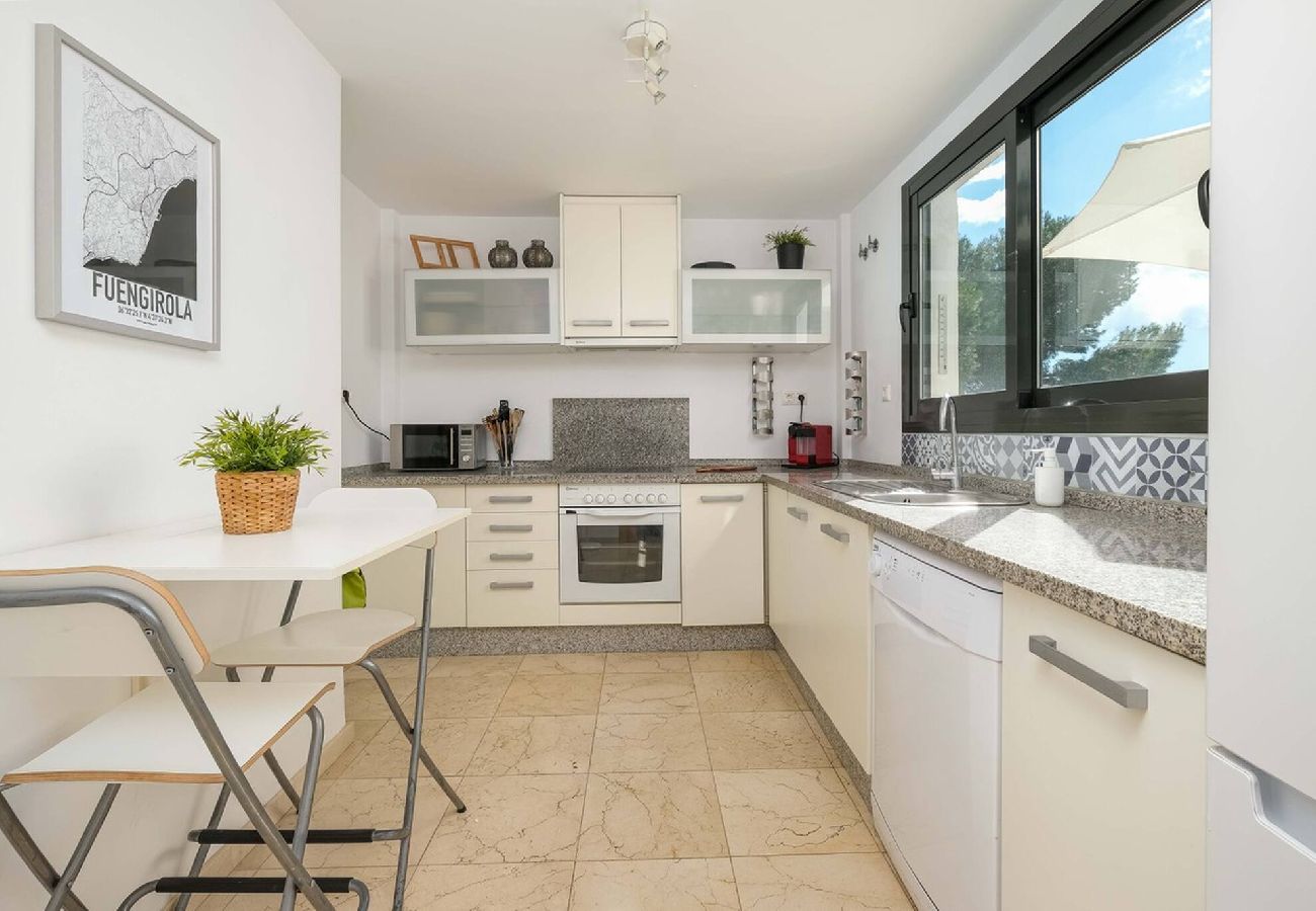 Byhus i Fuengirola - Charming Andalusian townhouse w/splash pool 