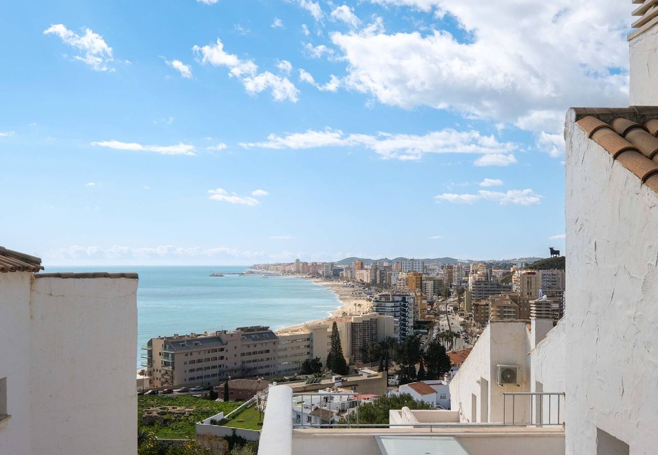 Byhus i Fuengirola - Charming Andalusian townhouse w/splash pool 