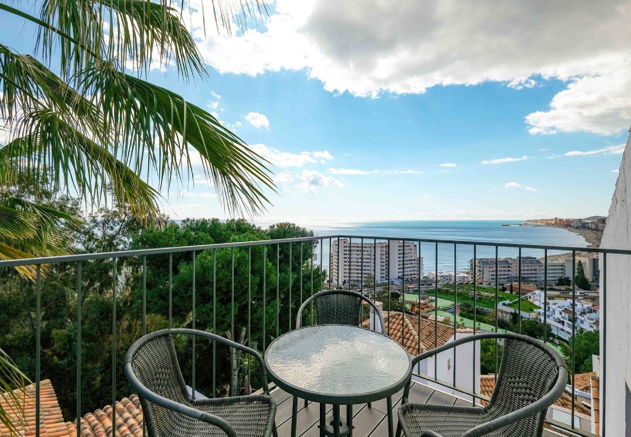 Byhus i Fuengirola - Charming Andalusian townhouse w/splash pool 