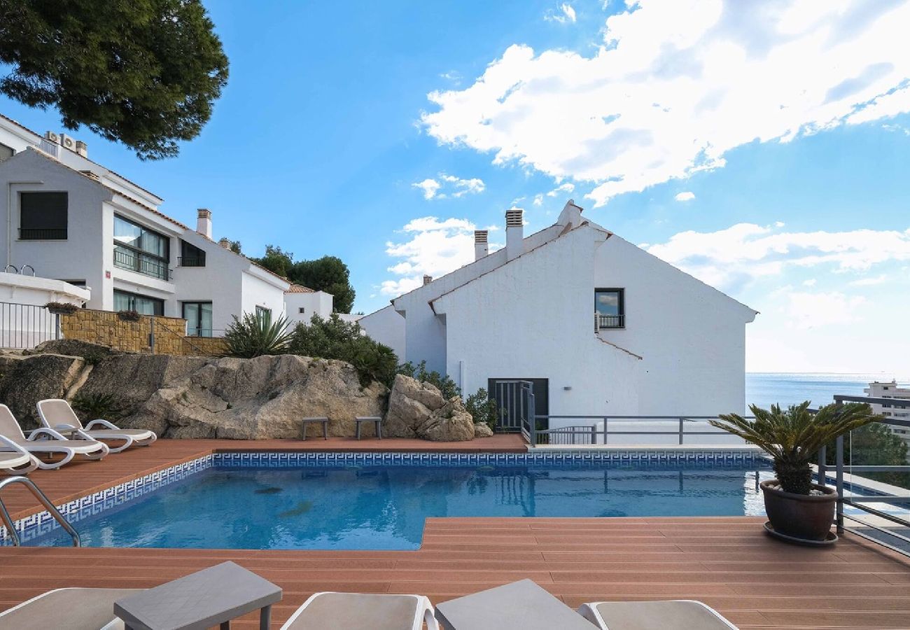 Byhus i Fuengirola - Charming Andalusian townhouse w/splash pool 