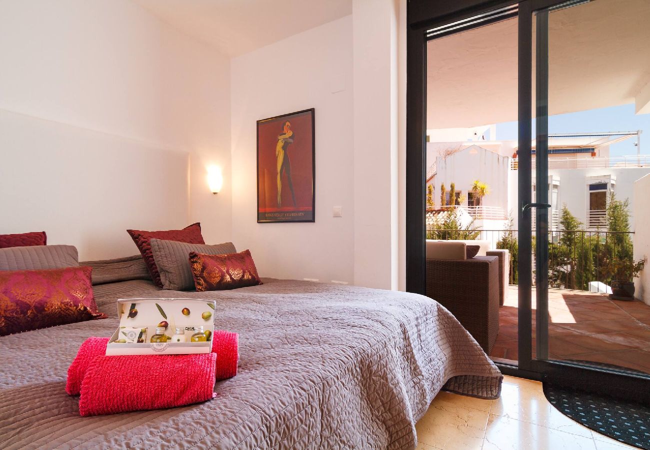 Byhus i Fuengirola - La Roca 6- 3V rækkehus m/splash pool