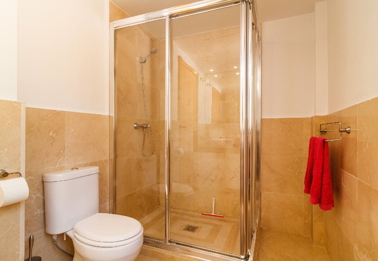 Byhus i Fuengirola - La Roca 6- 3V rækkehus m/splash pool