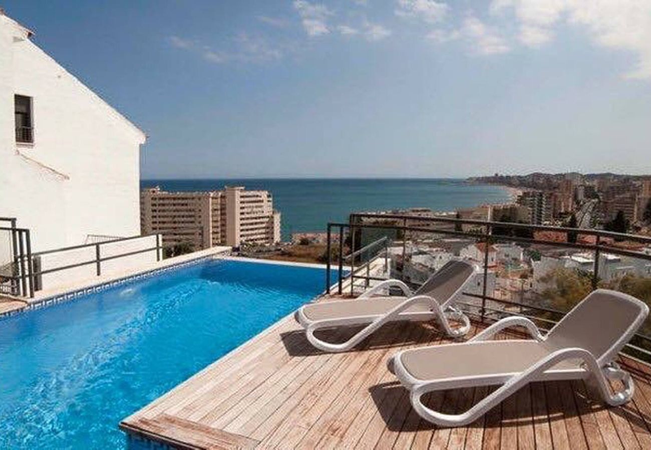 Byhus i Fuengirola - La Roca 6- 3V rækkehus m/splash pool