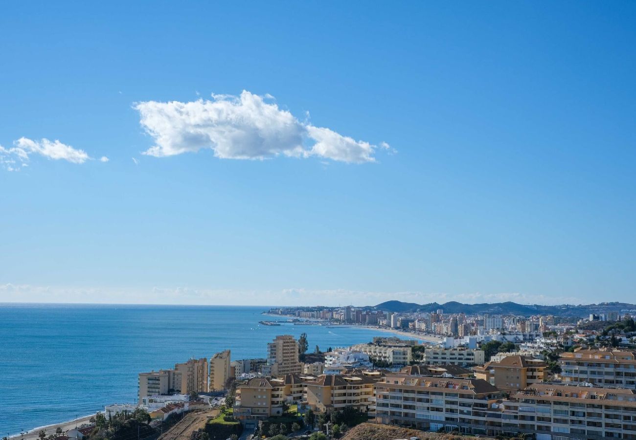Lejlighed i Fuengirola - Fantastisk 2BR m/ panoramamisk havudsigt 