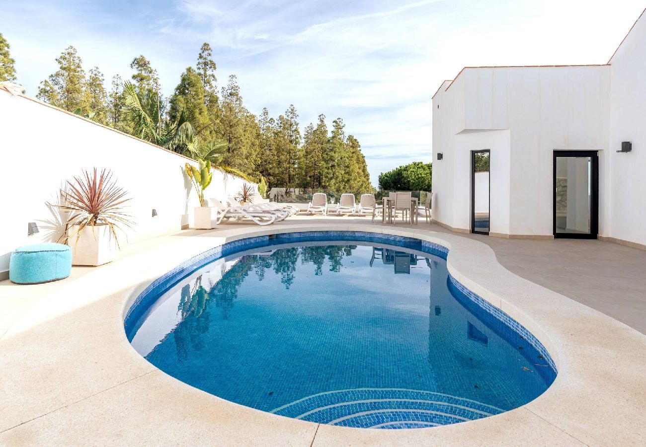 Villa i Mijas Costa - Luksus villa med privat pool tæt på by/strand 