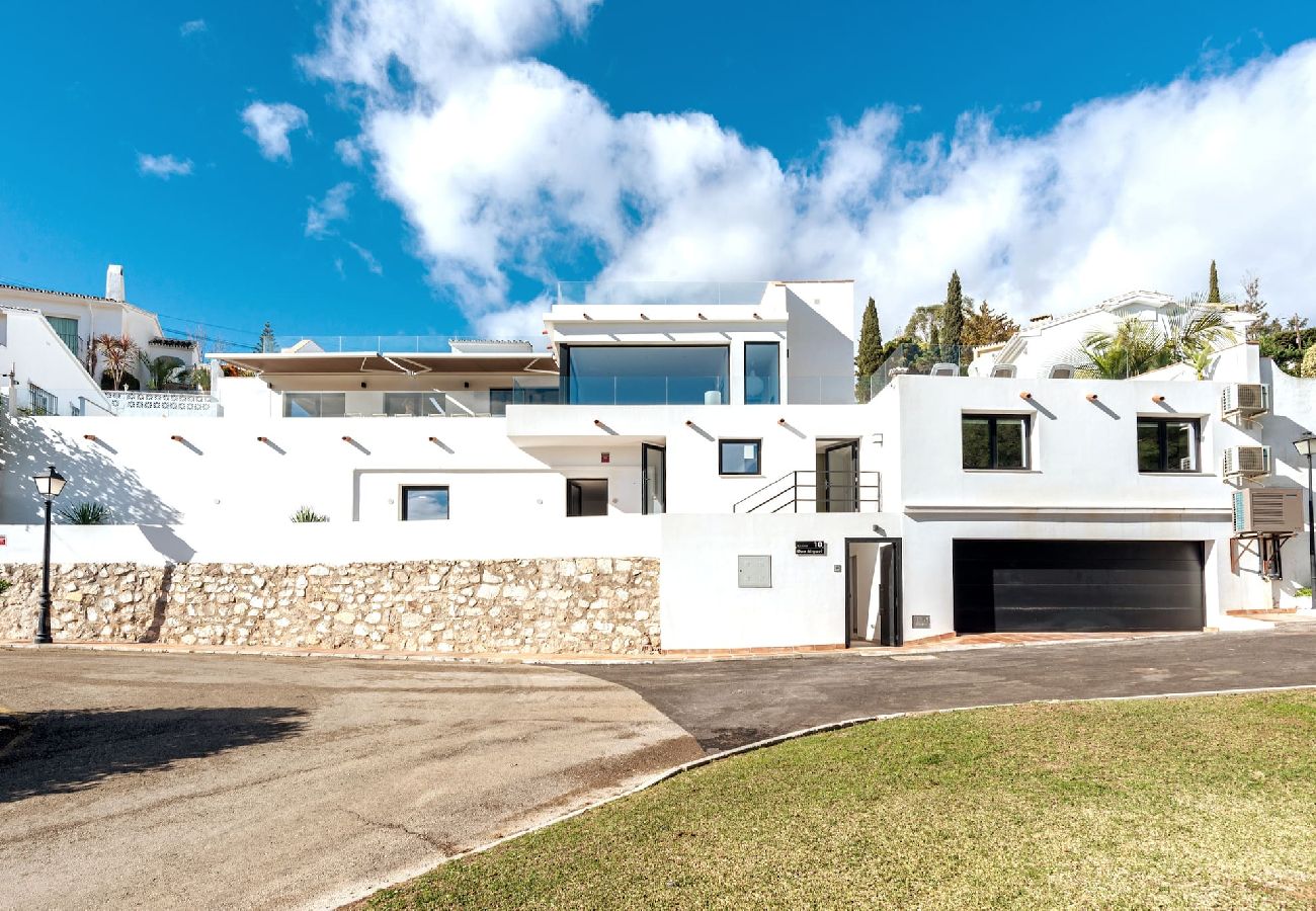 Villa i Mijas Costa - Luksus villa med privat pool tæt på by/strand 