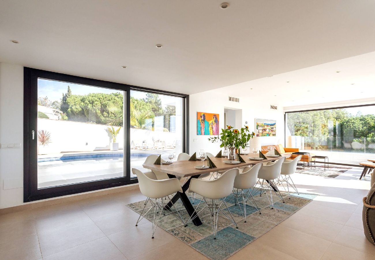 Villa i Mijas Costa - Luksus villa med privat pool tæt på by/strand 