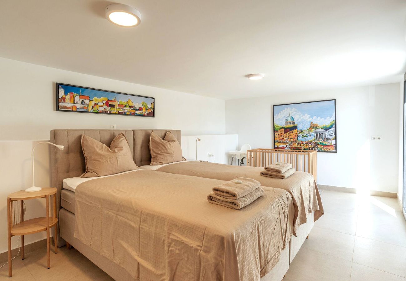 Villa i Mijas Costa - Luksus villa med privat pool tæt på by/strand 