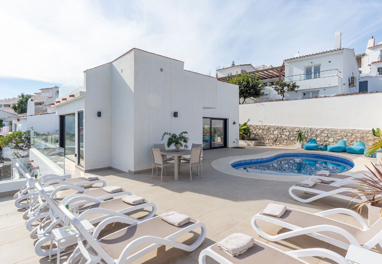 Villa i Mijas Costa - Luksus villa med privat pool tæt på by/strand 