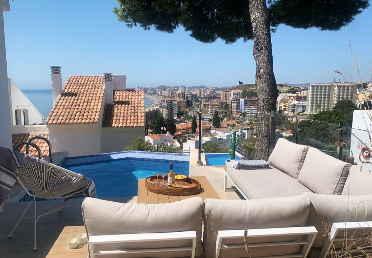 Byhus i Fuengirola - Moderne rækkehus med fantastisk udsigt 