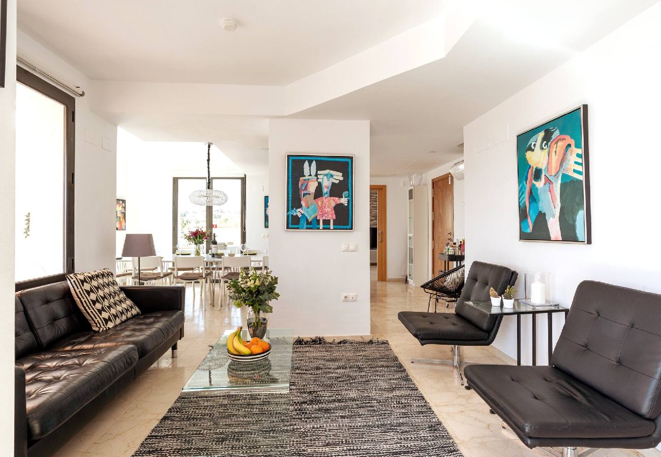 Byhus i Fuengirola - Moderne rækkehus med fantastisk udsigt 