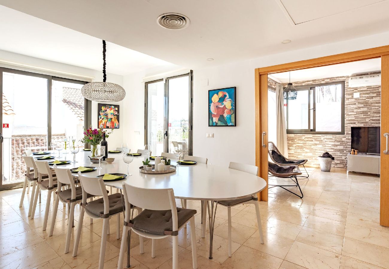 Byhus i Fuengirola - Moderne rækkehus med fantastisk udsigt 