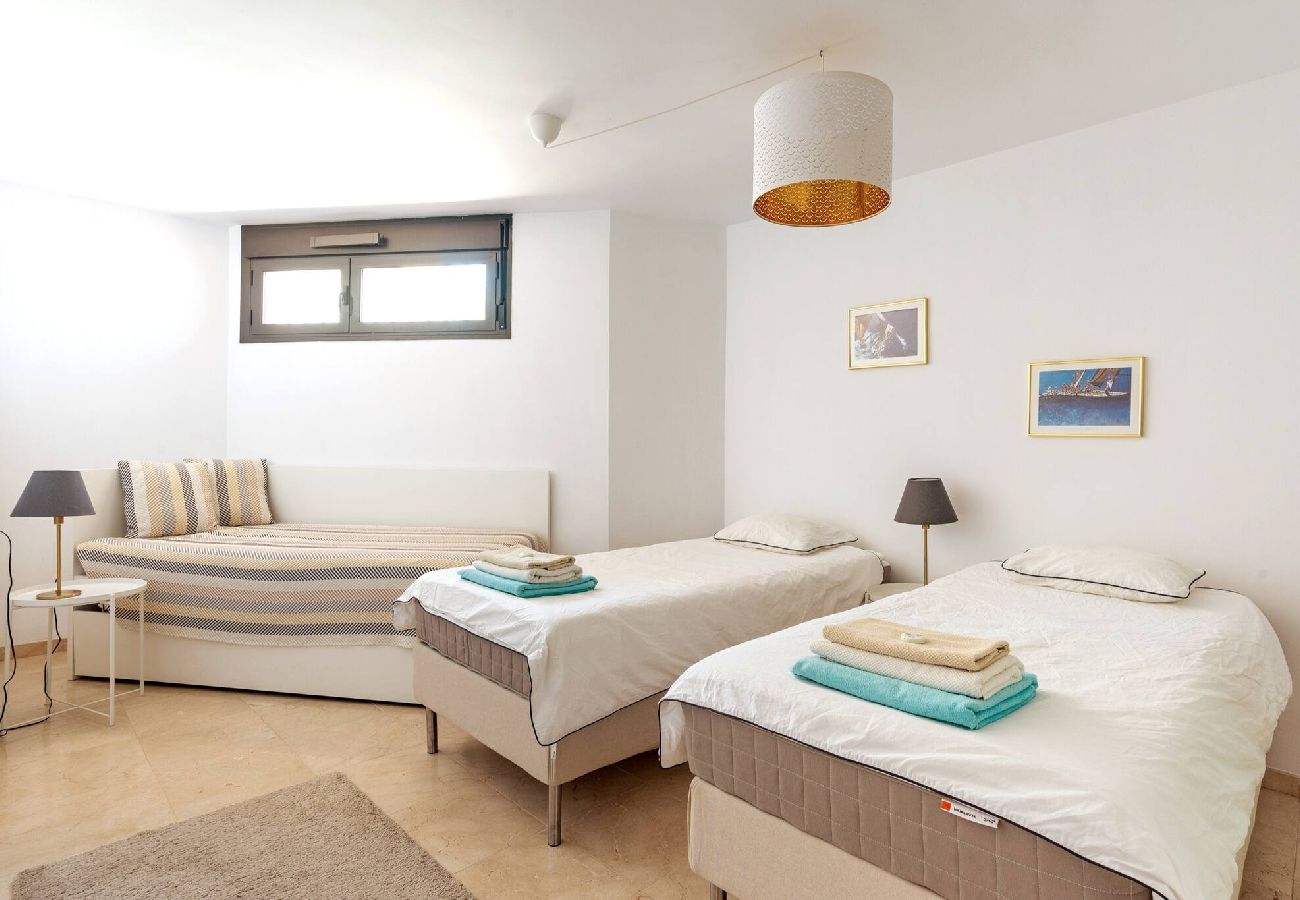 Byhus i Fuengirola - Moderne rækkehus med fantastisk udsigt 