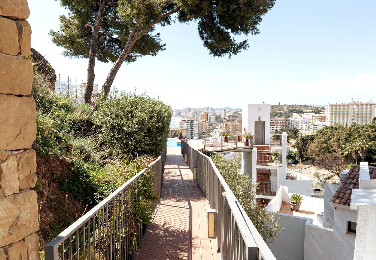 Byhus i Fuengirola - Moderne rækkehus med fantastisk udsigt 