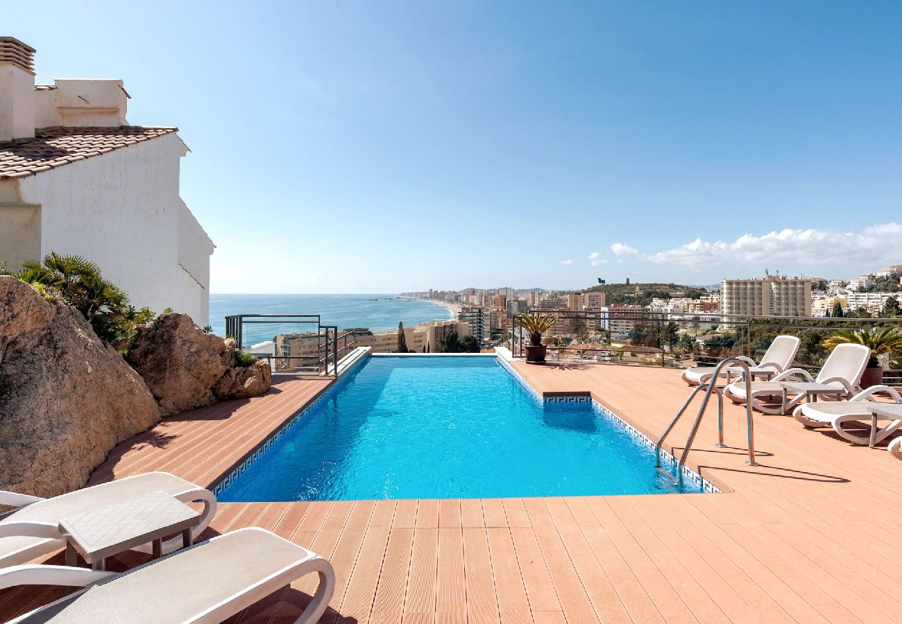 Byhus i Fuengirola - Byhus med fantastisk udsigt og privat splash pool. 