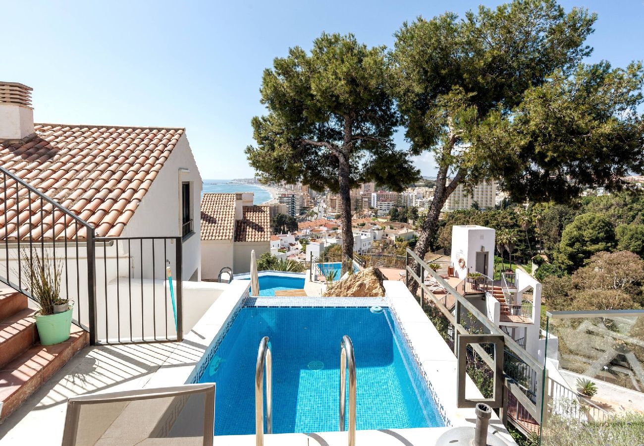 Byhus i Fuengirola - Byhus med fantastisk udsigt og privat splash pool. 