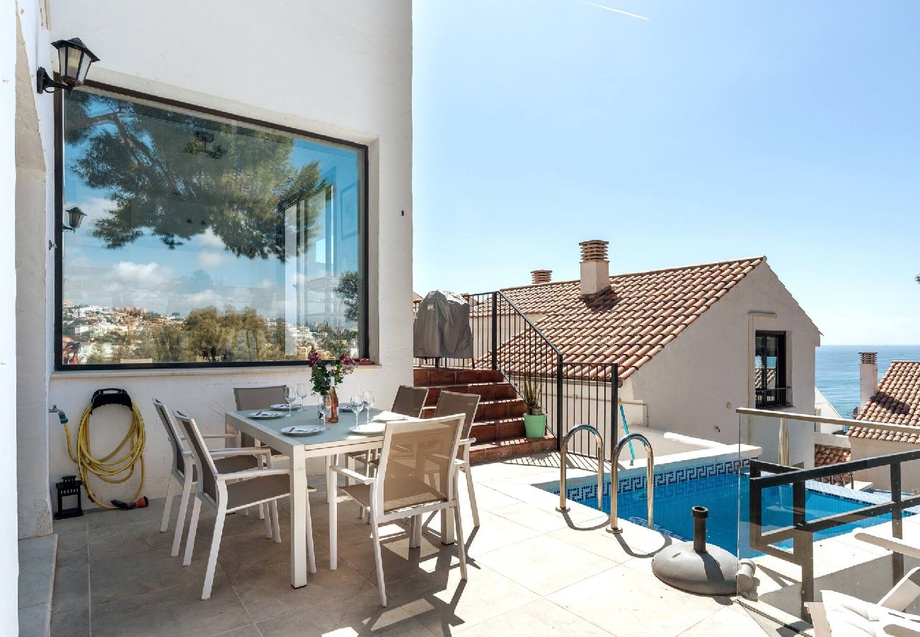 Byhus i Fuengirola - Byhus med fantastisk udsigt og privat splash pool. 