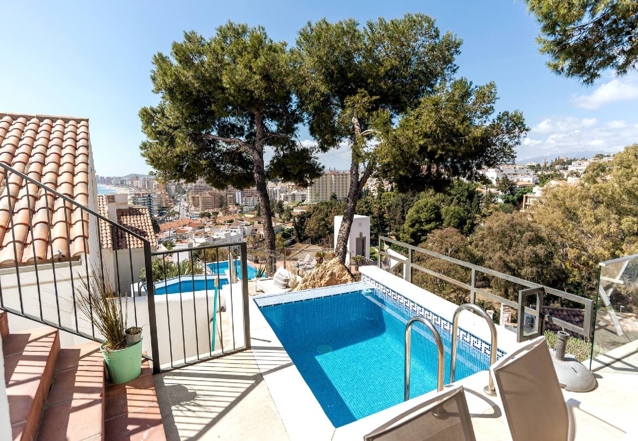 Byhus i Fuengirola - Byhus med fantastisk udsigt og privat splash pool. 