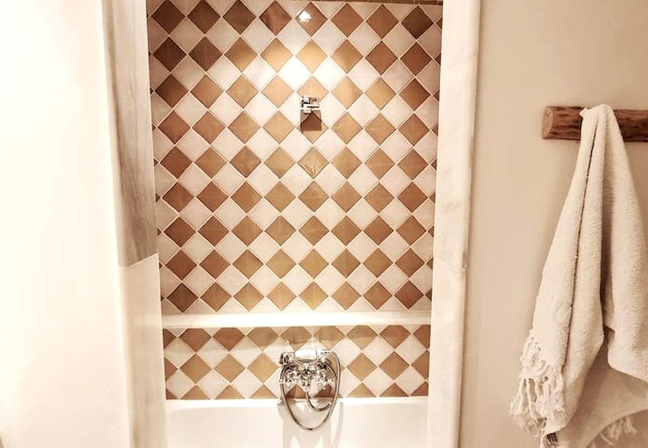 Byhus i Mijas Costa - Rækkehus tæt på by og strand med fælles pool. 