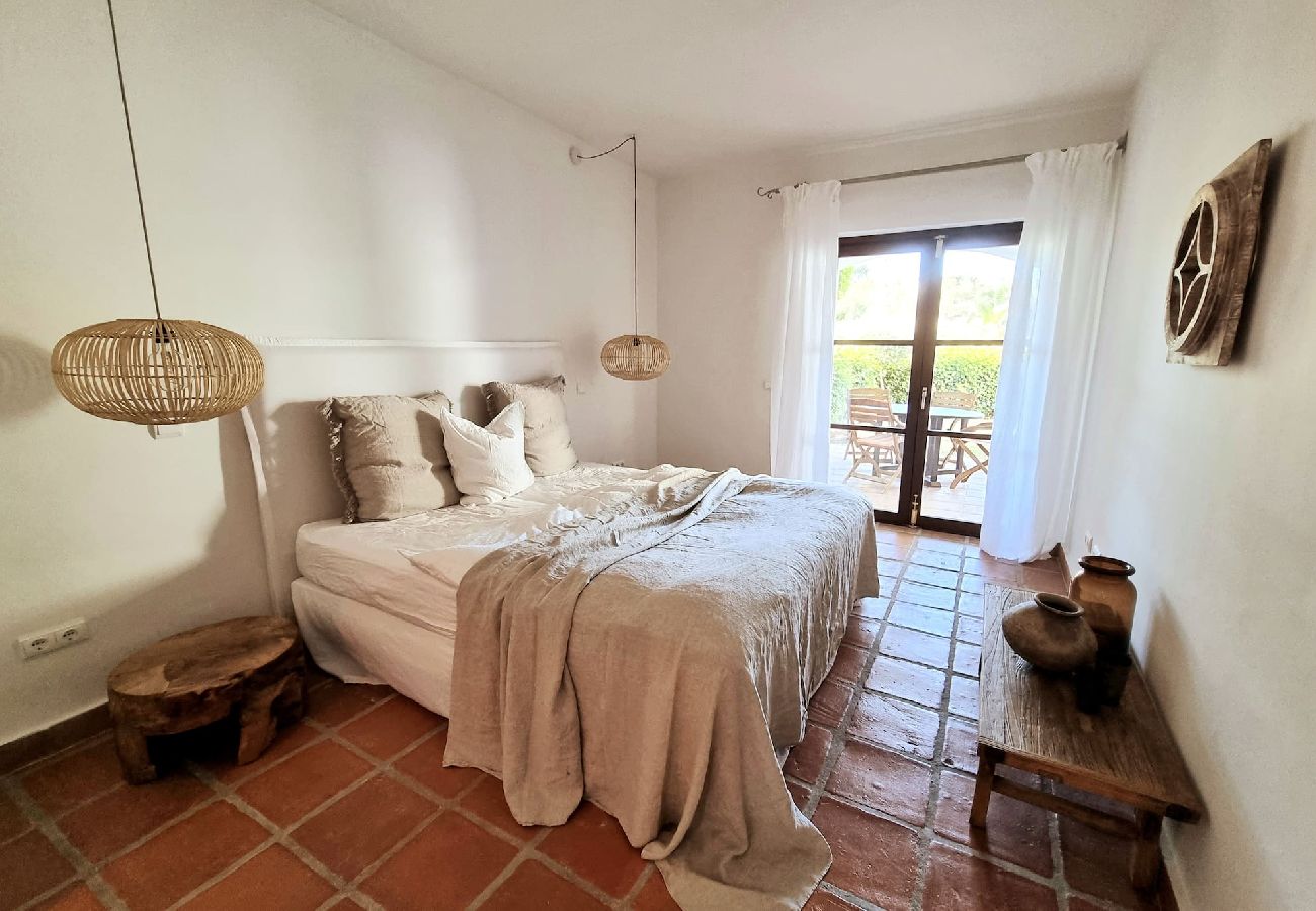 Byhus i Mijas Costa - Rækkehus tæt på by og strand med fælles pool. 