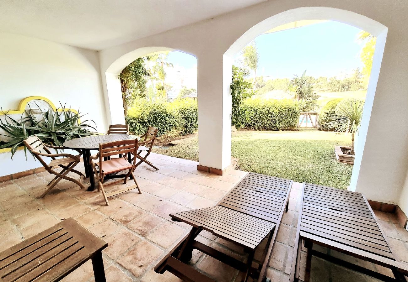 Byhus i Mijas Costa - Rækkehus tæt på by og strand med fælles pool. 