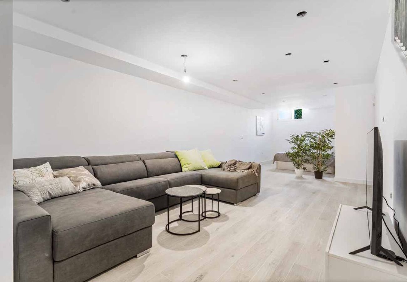 Byhus i Fuengirola - Fantastisk nyt byhus 5 minutter fra stranden. 