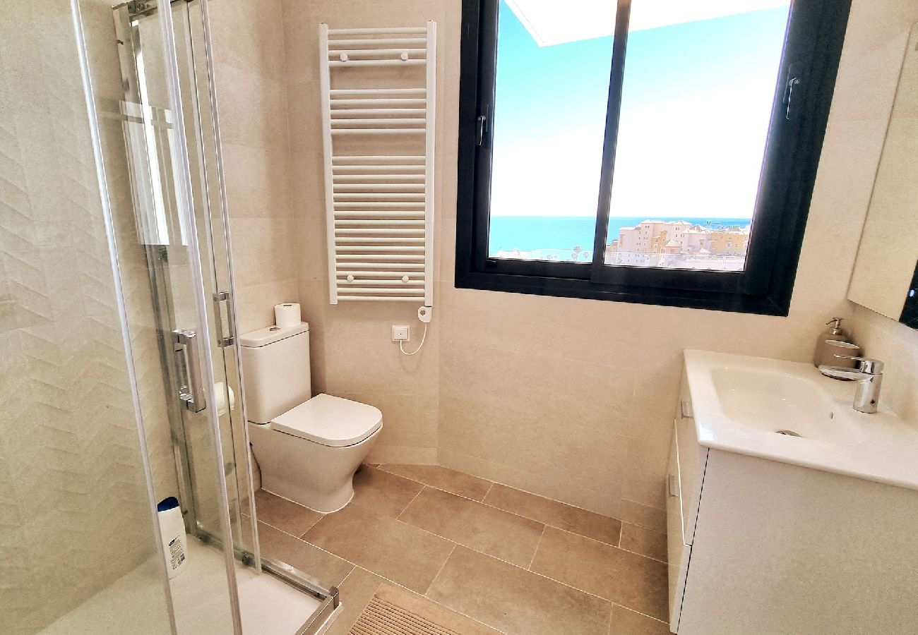 Byhus i Fuengirola - Moderne rækkehus tæt på strand og by. 