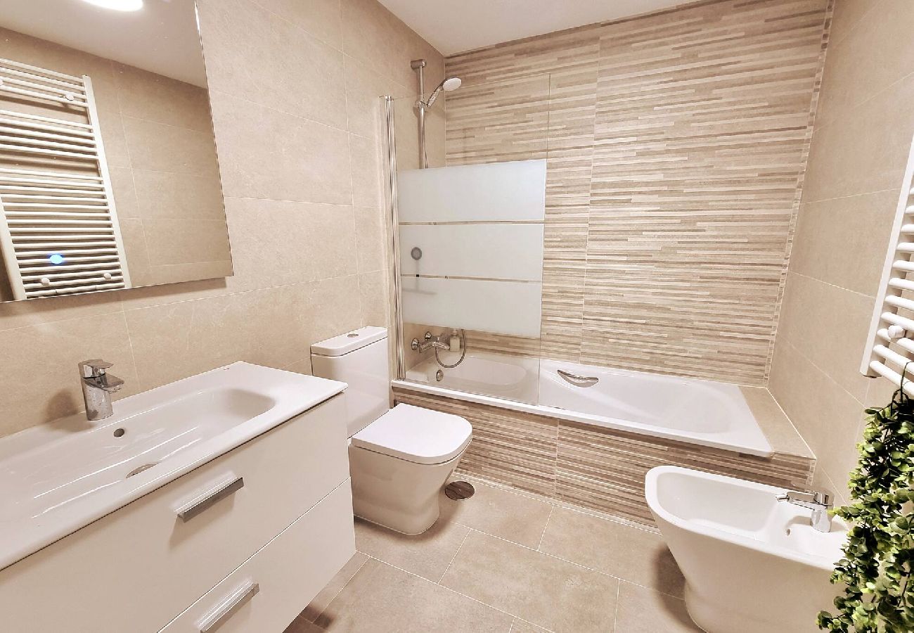 Byhus i Fuengirola - Moderne rækkehus tæt på strand og by. 