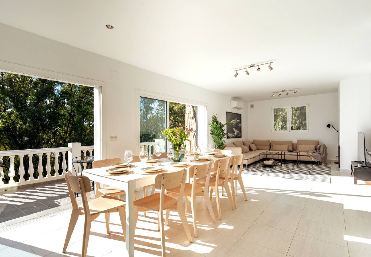 Villa i Mijas Costa - Villa med privat pool tæt på strand og by. 