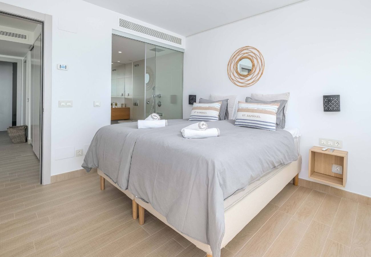 Apartment in Fuengirola - Stunning 2BR w/ panoramic sea view. 