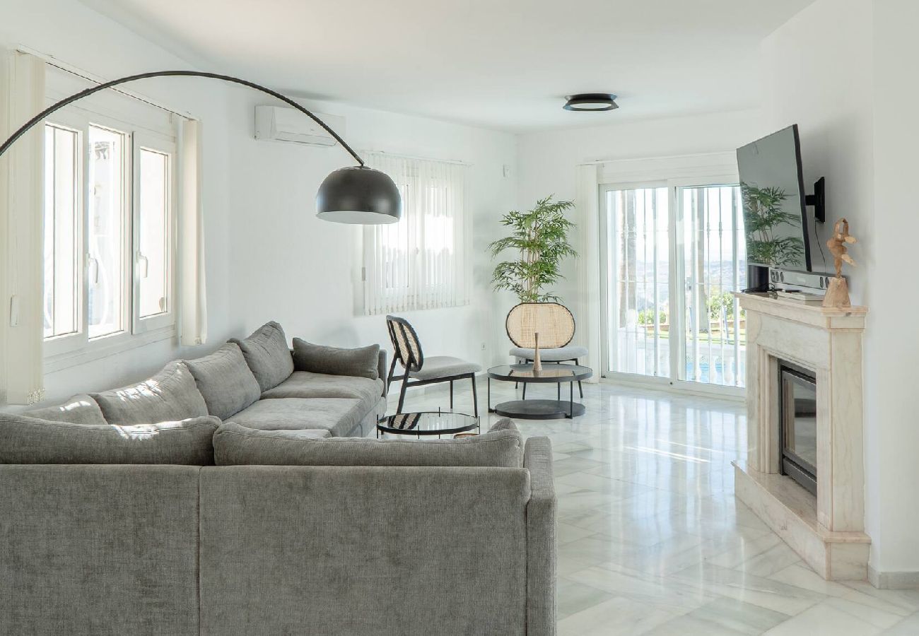Villa in Mijas Costa - Villa Media Luna 
