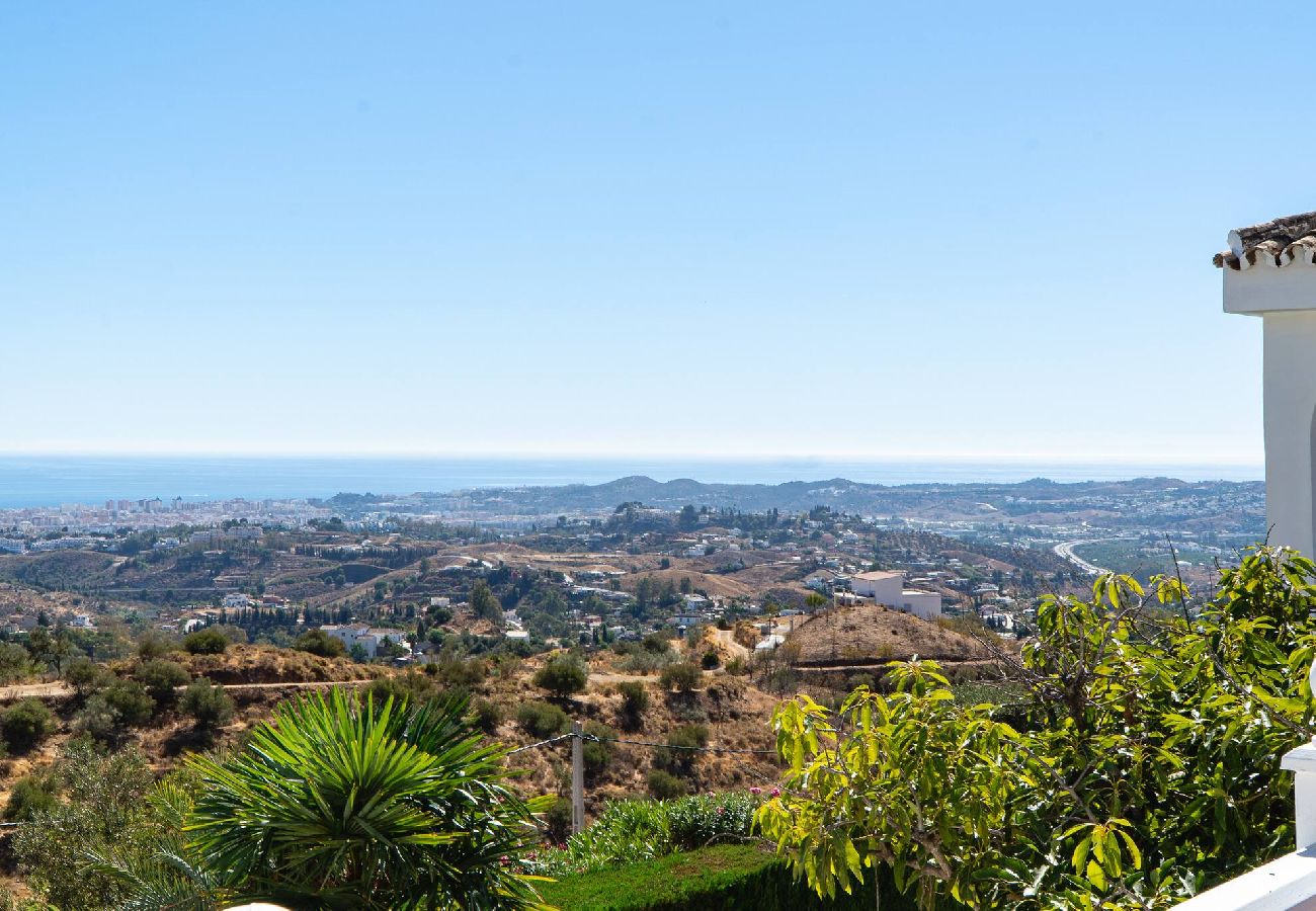 Villa in Mijas Costa - Villa Media Luna 