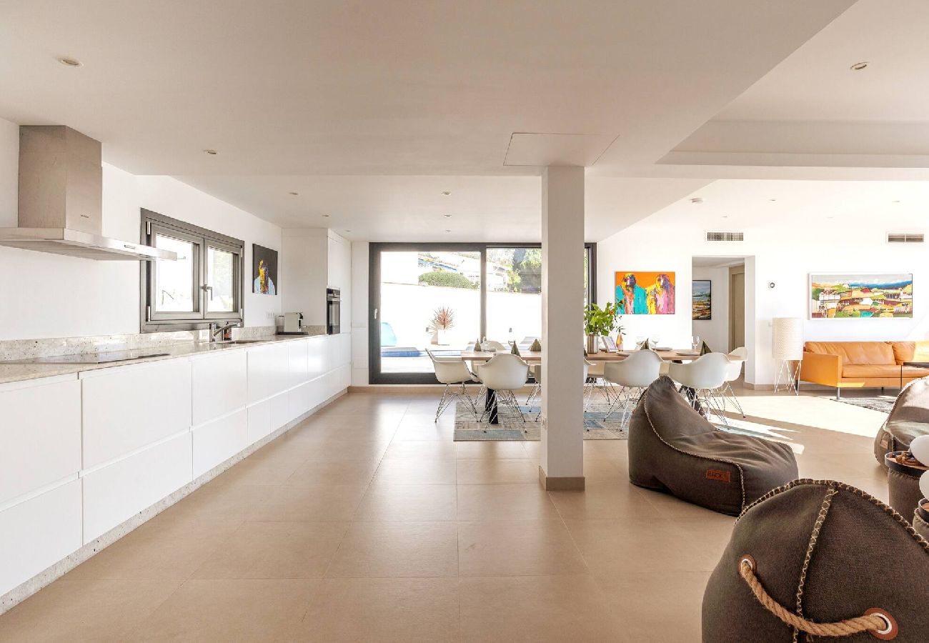 Villa in Mijas Costa - Luxury villa with private pool close to town/beach 