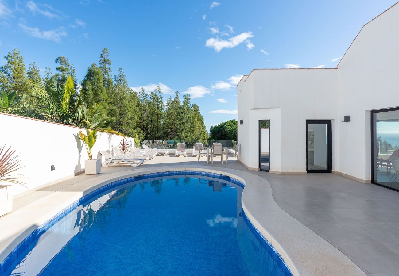 Villa in Mijas Costa - Luxury villa with private pool close to town/beach 