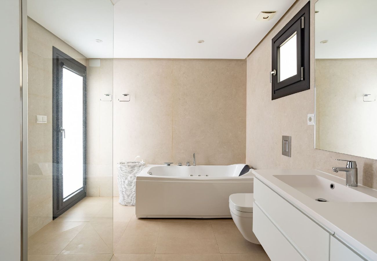 Villa in Mijas Costa - Luxury villa with private pool close to town/beach 