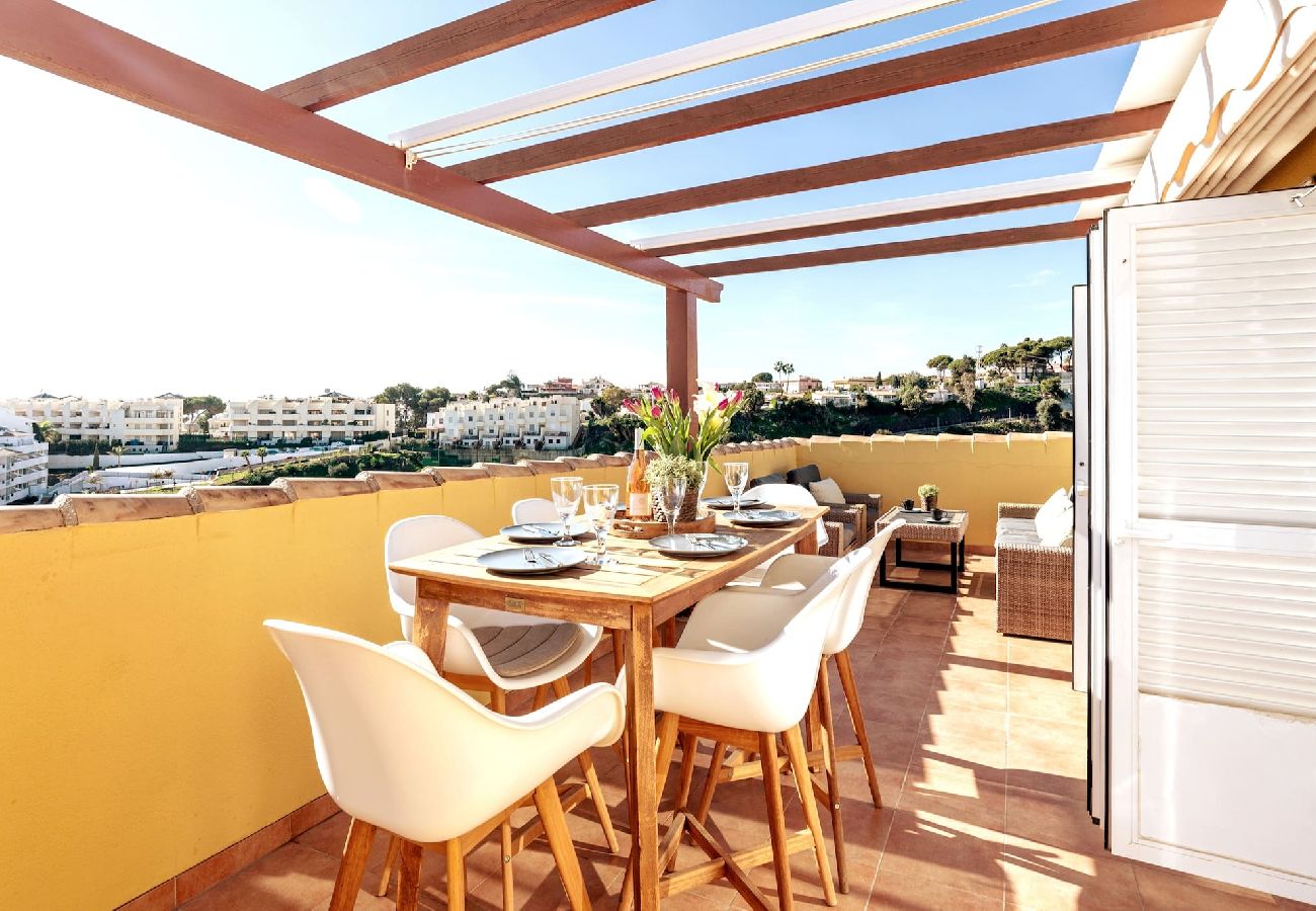 Apartment in Fuengirola - 3 bed penthouse close to beach with fab views. 