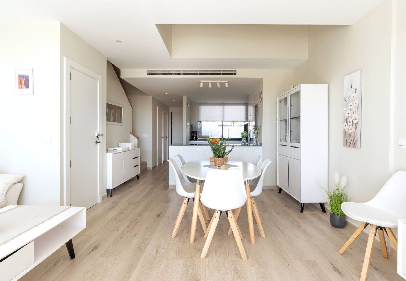 Terraced House in Fuengirola - Terraced house 5 min from beach and close to town. 