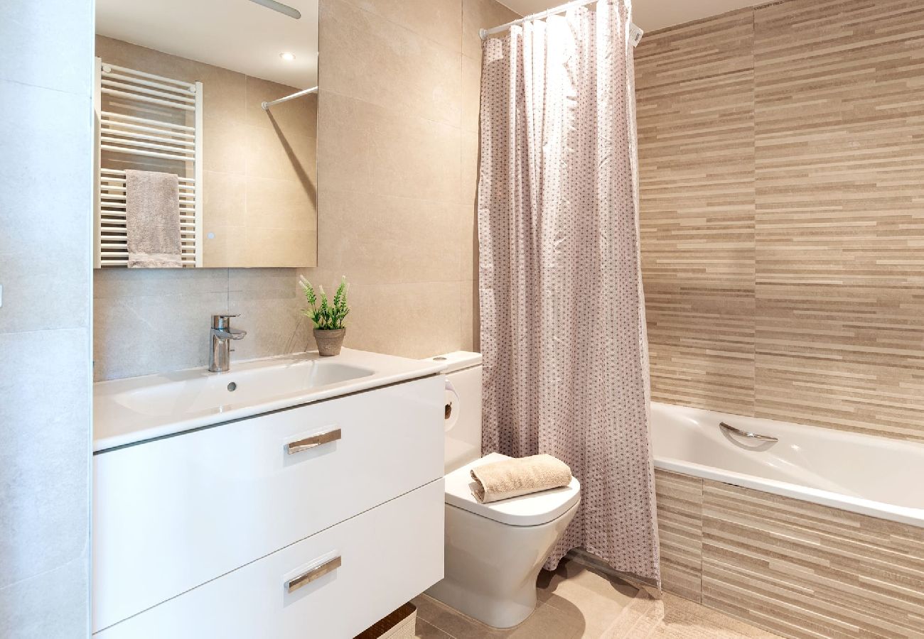 Terraced House in Fuengirola - Terraced house 5 min from beach and close to town. 